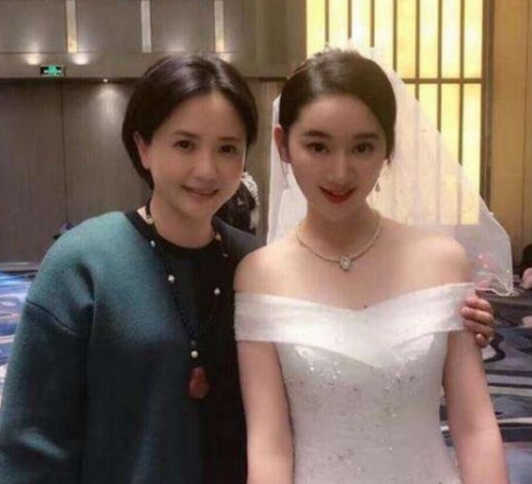 陶慧敏|江南第一美女的她，为离世丈夫守寡10年，如今和女儿像两姐妹