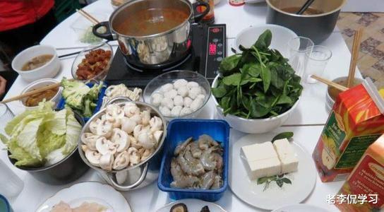 老李侃学习|经常请学生吃火锅，这个中学老师火了，其背后原因令人敬佩
