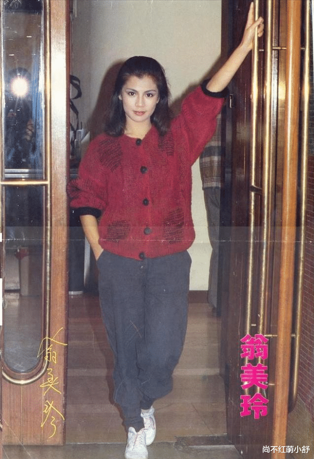 尚不红萌小舒 时尚就是一个圈,翁美玲的造型告诉我们“再过30年,也不如她潮”