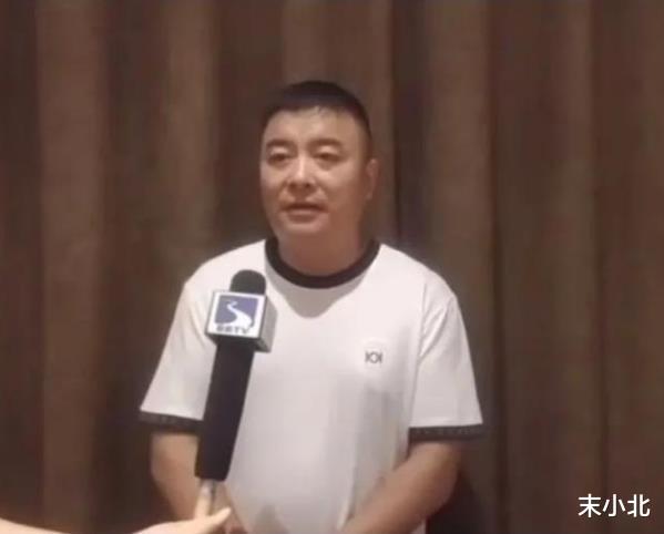 末小北|遛狗女子虽已道歉，但徽州宴事件仍未平息：人若太张狂，必有大祸