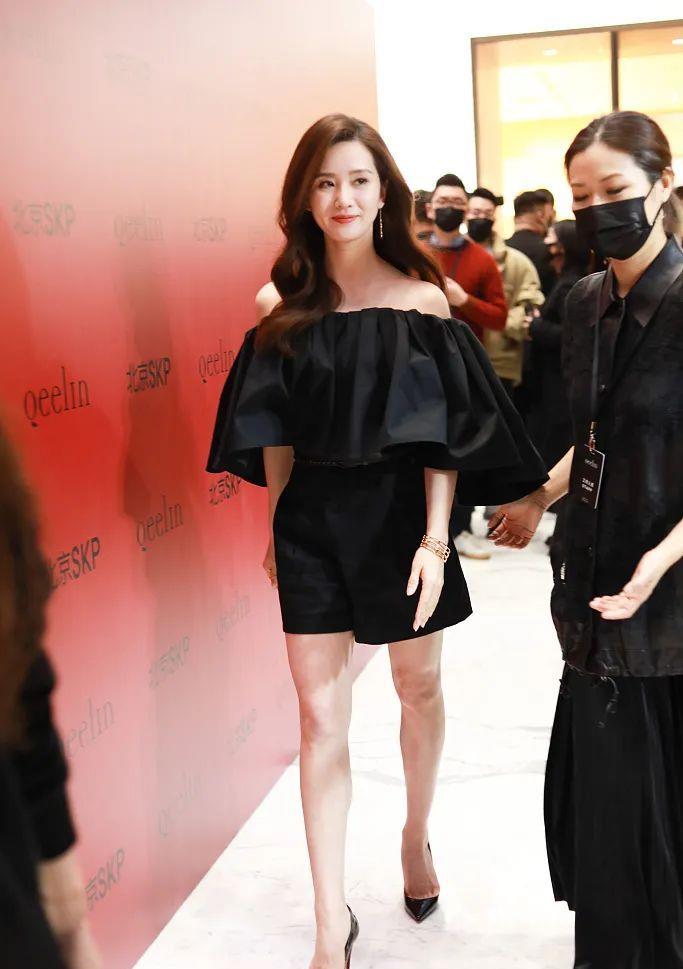 刘诗诗|刘诗诗穿着黑色裤裙秀大美腿!雪肤玉貌太性感撩人