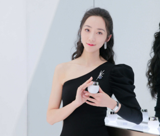|韩雪节目中晒出自己家，家里连个吊顶也没做，却给人很舒服的感觉