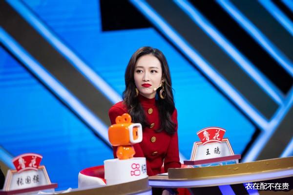 运动裤|王鸥身材有多好?遮脖子的高领裙也能秀出玲珑曲线,一般人穿不了