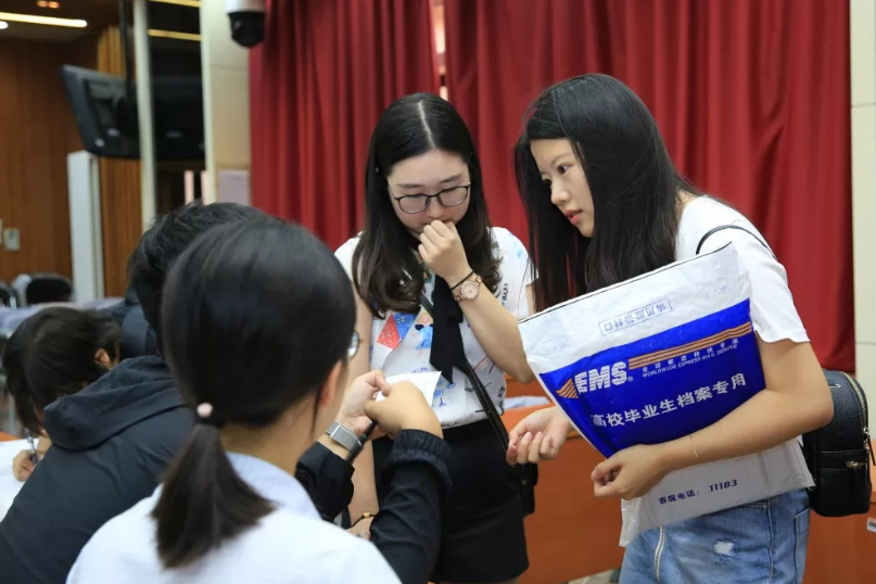 招聘|“抱歉，博士才有140万安家费”，高学历的快乐，旁人没机会体验