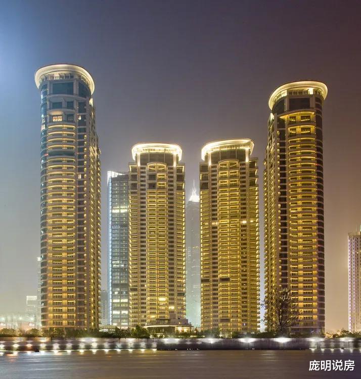 房价|中国房价最高的小区，一百万只能买个停车位，均价23万每平米