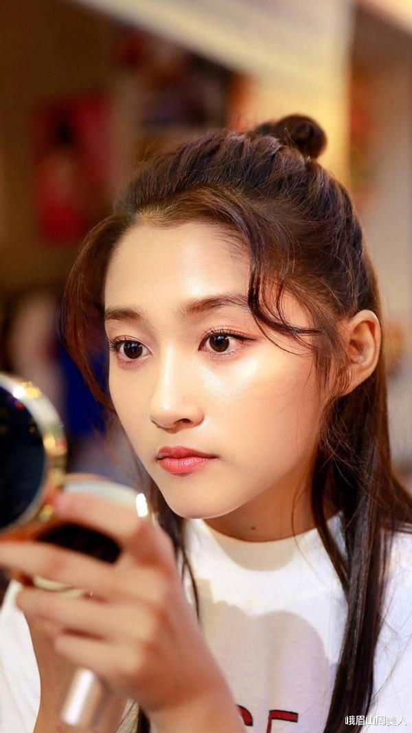 口红|真正优雅的女人，出门包里会带有这5样东西，少一样都不“精致”