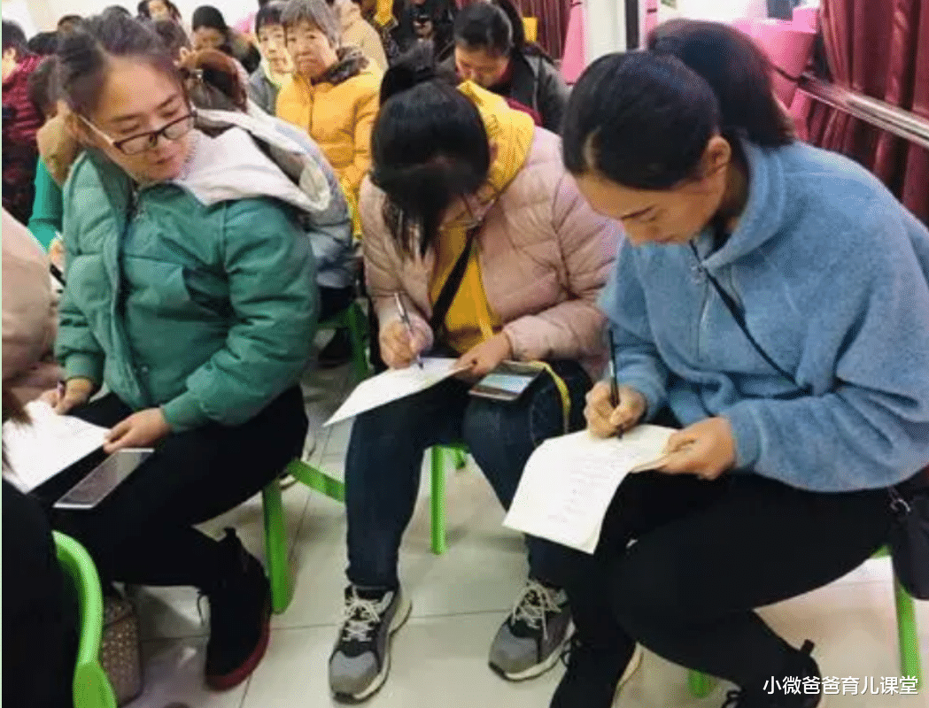 小微爸爸育儿课堂|幼儿园调查孩子家庭背景,看似在了解基本信息,实则“暗藏猫腻”