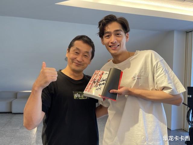 坂本|假面骑士revice：狩崎演员调侃自己滥用权力 喜获坂本监督的签名