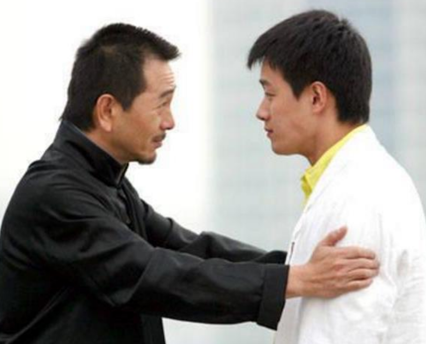 张晨光|老戏骨张晨光为娶她，连送4年玫瑰，婚后2个儿子都是试管婴儿