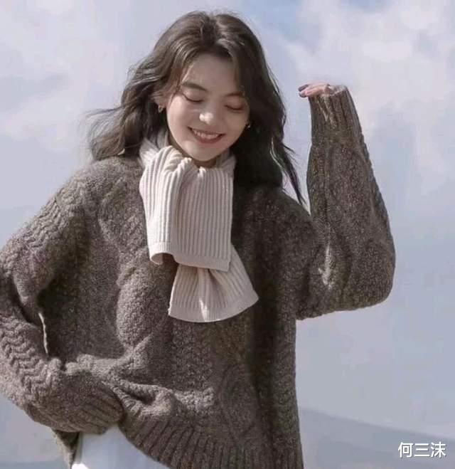 何三沫 不会穿衣搭配的女生可以这样穿，毛衣搭配半身裙，温柔又减龄