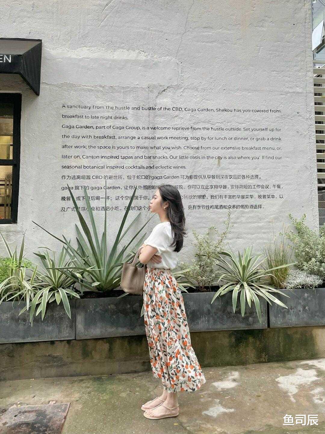 鱼司辰|日常穿搭小心机，紫色衬衫搭配半身裙提升品位，同时又能提升气质