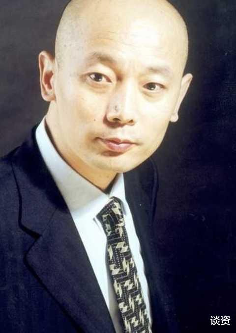 葛优|葛优妻子带孩子罕露面，贺聪打扮低调接地气，小朋友胖嘟嘟好可爱