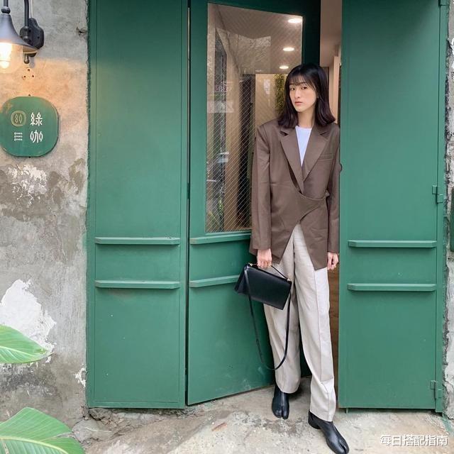 穿衣搭配|又到一年求职季，面试穿搭请避开这5大“雷区”，才能为形象加分