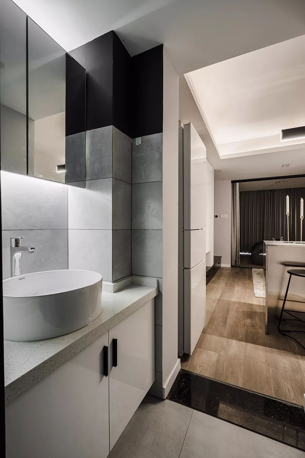 50㎡长条形单身公寓,简简单单的装修,小户型也能温馨又幸福!