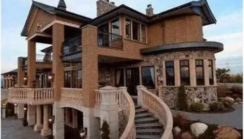 奔跑吧兄弟|李晨住四合院，Baby住别墅，邓超住小区，跑男只有他还在租房住