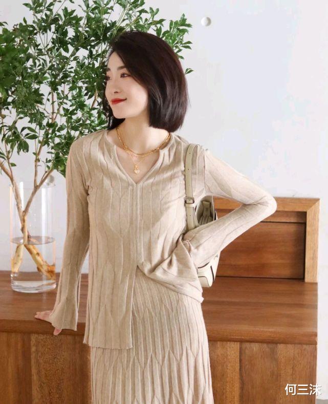何三沫 35岁以上的女人如何穿搭才不显老？拒绝扮嫩，优雅大方才迷人