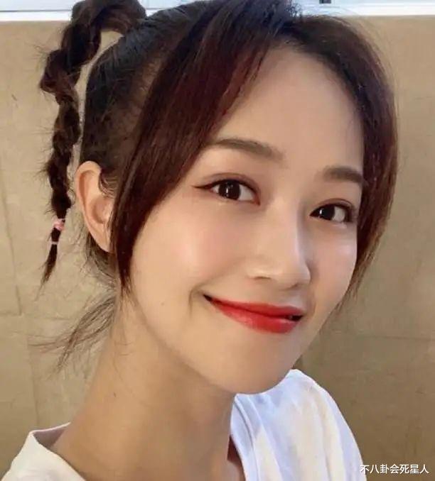 弦子|《浪姐2》第二个蓝盈莹！巴结高人气姐姐却惹人嫌，黄晓明也吐槽她