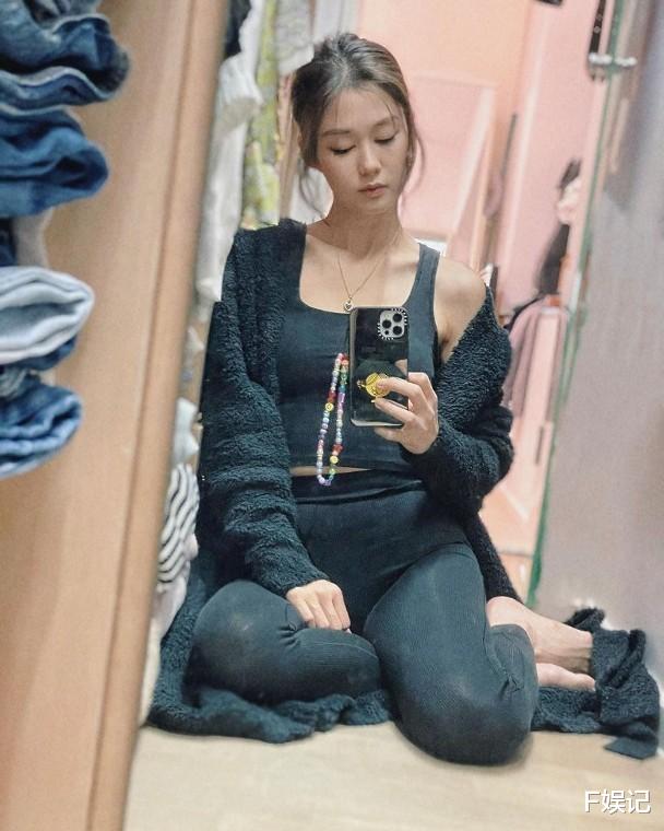 关晓彤|小儿子淘气将紫薯泥弄得整脸都是 岑丽香晒为儿子洗澡的温馨日常