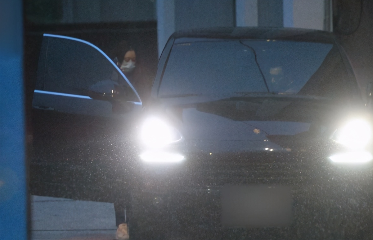 官宣|24岁星二代恋上已婚总裁，被拍同居过夜，男方立刻为她官宣离婚