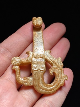 |战国 和田玉沁色 螭龙 玉钩 带钩 龙钩