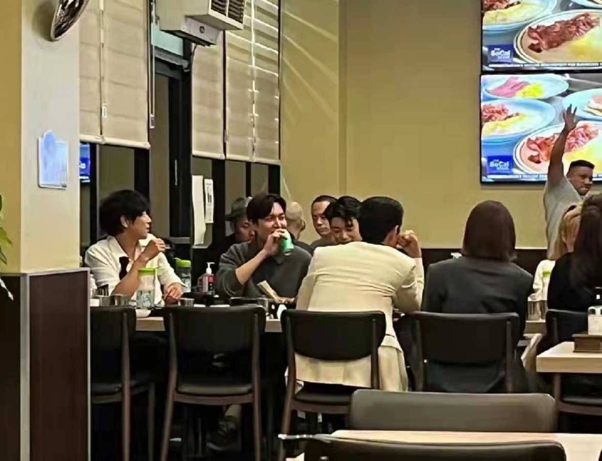 时尚风行派 李敏镐久违露面刷新颜值高度!穿休闲装跟朋友聚会,大长腿太吸睛