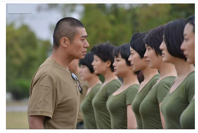 戴向宇|《特种兵之火凤凰》回顾，八位女主演一个没火，小配角万茜红了