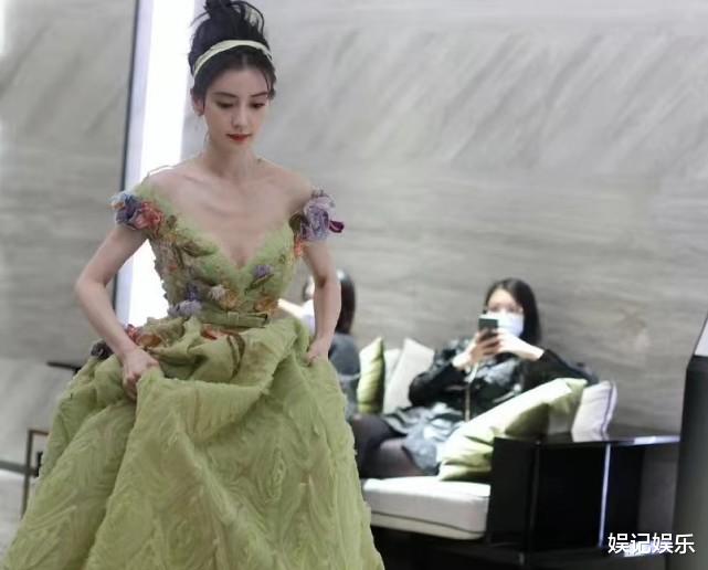 Angelababy|黄晓明生日有儿子陪伴,baby做慈善缺席派对,夫妻另类撒糖超甜