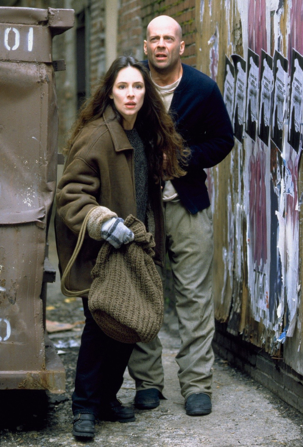 科学家 《十二猴子》：经典科幻片，人类被病毒侵袭，威利斯穿越拯救人类