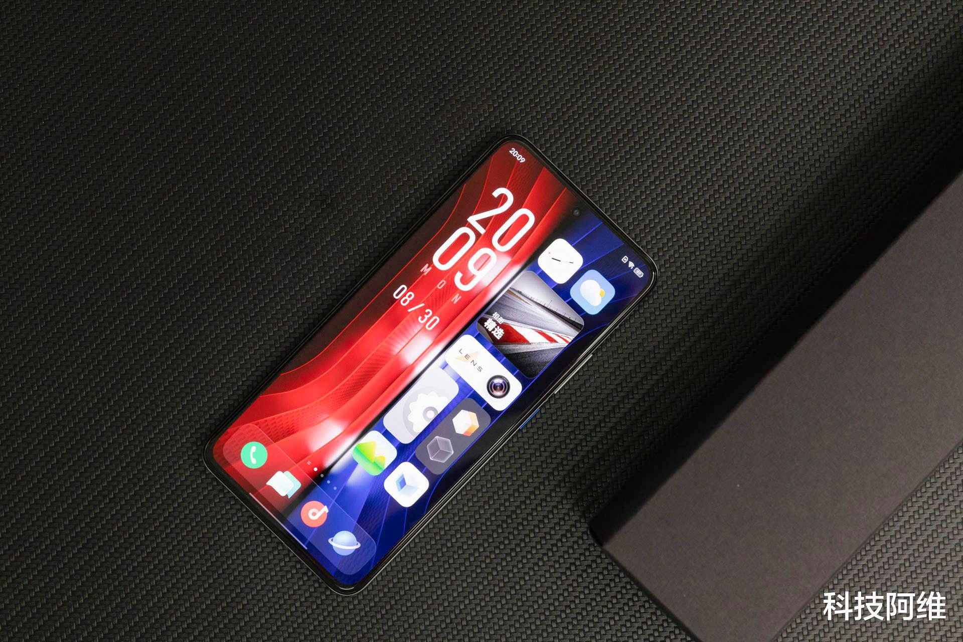 iqoo|发布三个月下跌400元，12GB+256GB+120W闪充，顶配旗舰已重回低价