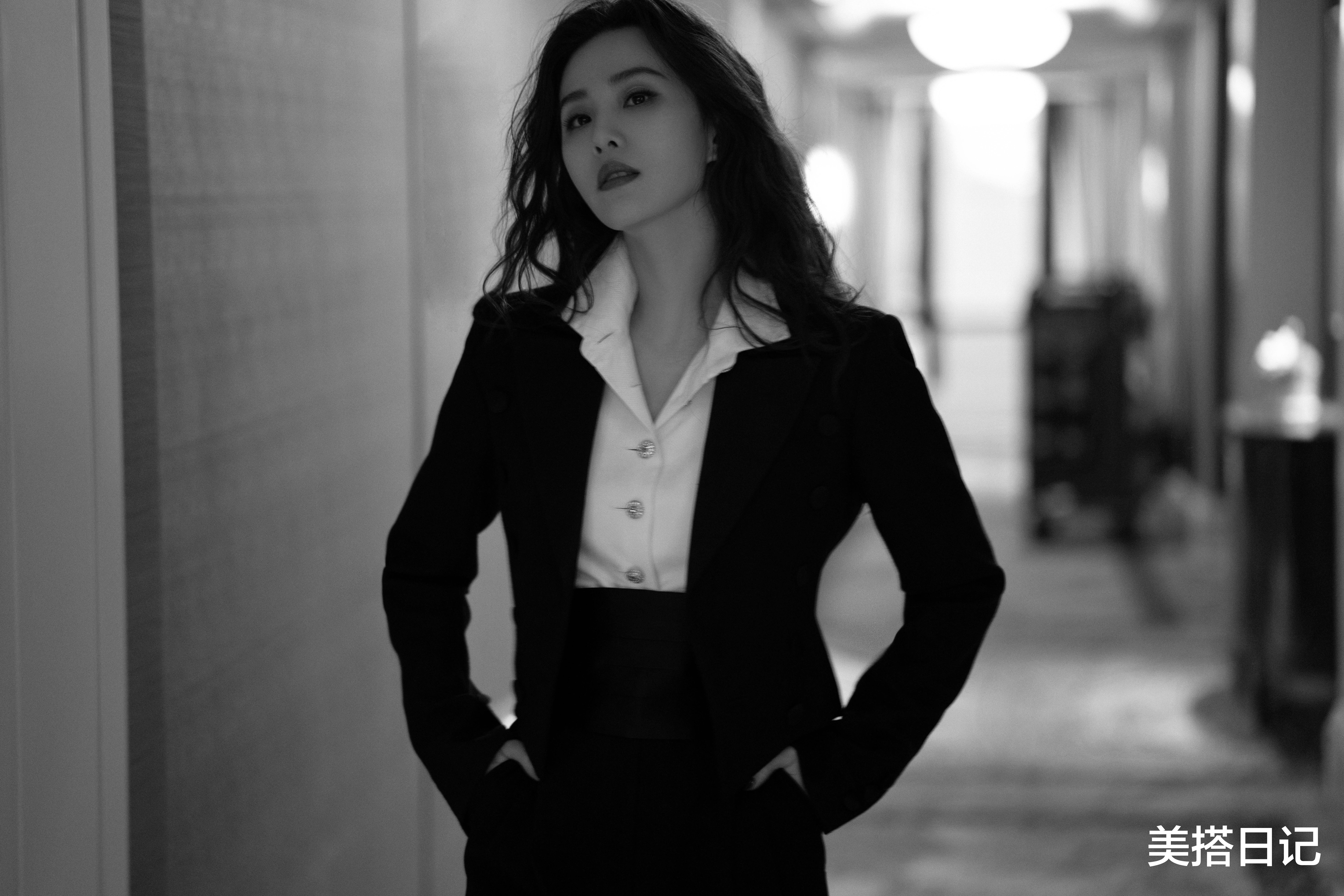 穿衣搭配|秋冬白衬衫怎么穿?刘诗诗、刘雯10套穿搭教会你4款实用风格