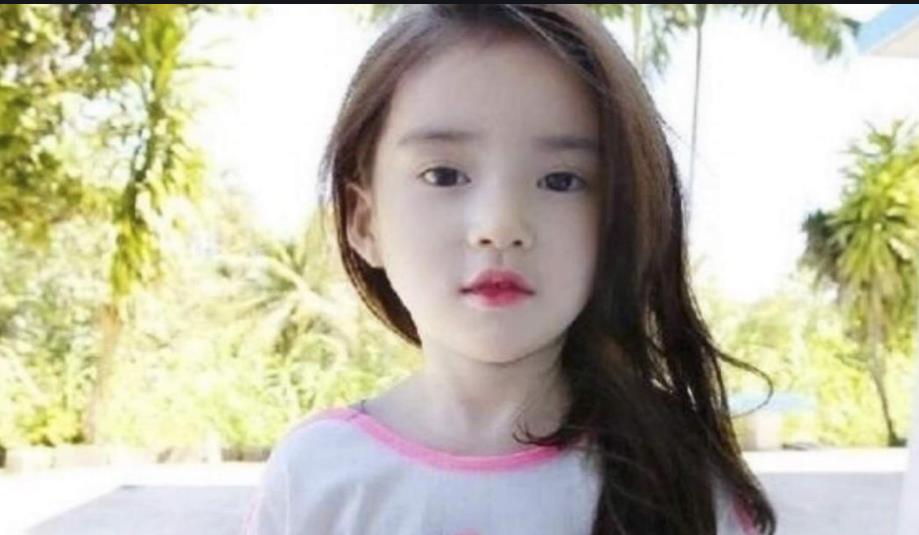 小雪妈妈育儿|5岁女孩直播上演“纯欲风”，内容过火引争议，家长啃小更可恨