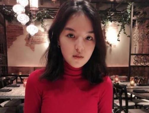 李咏|李咏因何去世？高晓松发文揭露真实死因，本人12字怒斥“无耻”