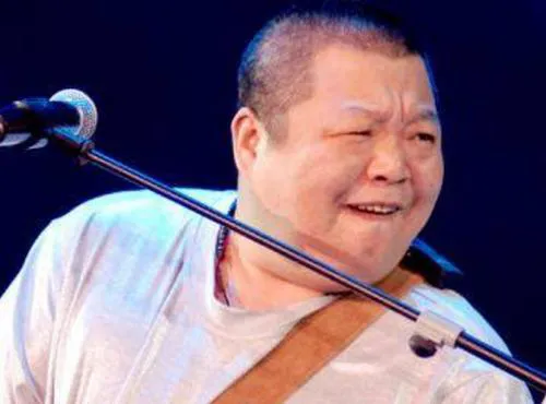 成龙|2007年，成龙准备在北京工体馆举办演唱会，冲进来一群大汉：都给我停下