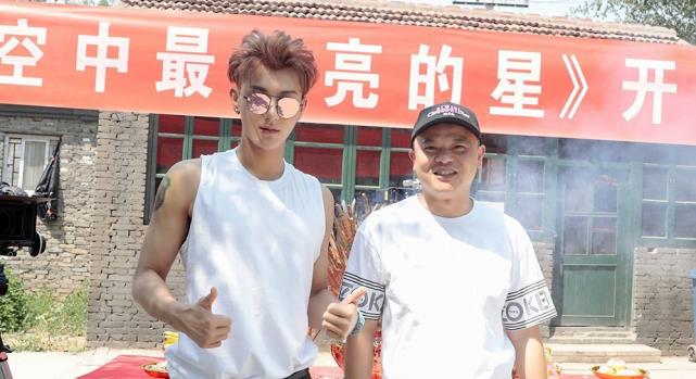 娱乐星奇葩说|终生遗憾！黄子韬父亲英年早逝！痛哭之余穷养儿子果然能独撑天下