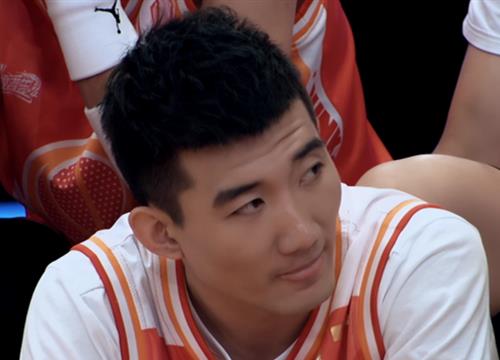 时尚很有看点 这就是灌篮：追梦队赢了比赛，也见识了职业球队，曹芳不得不服！