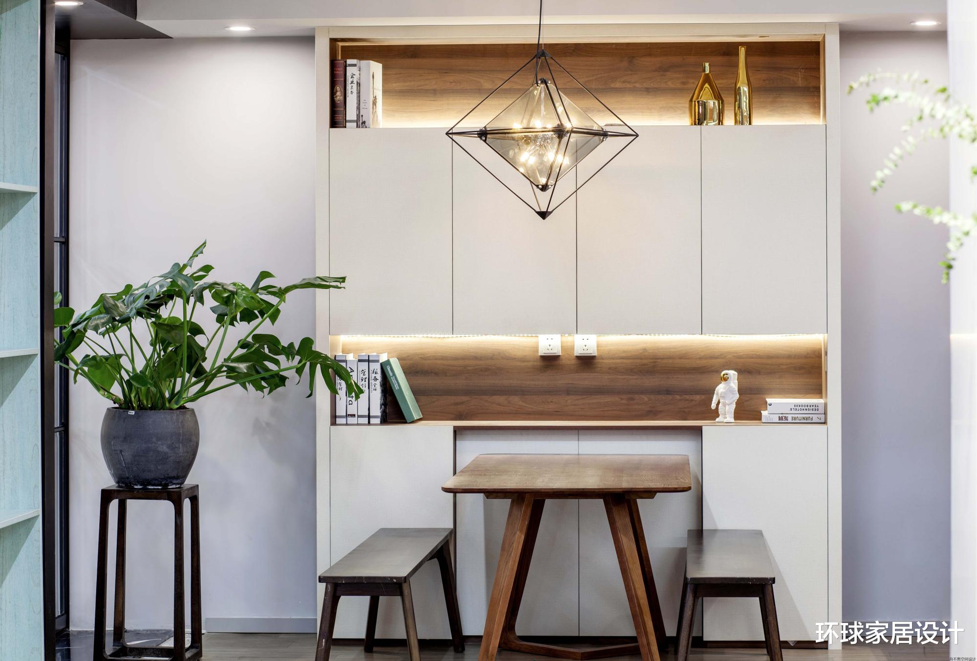 开门就是客餐厅,鞋柜放在哪,才能不尴尬?