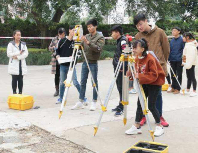 大学|过来人票选“十大后悔专业”，会计、教育均上榜，一入医学深似海