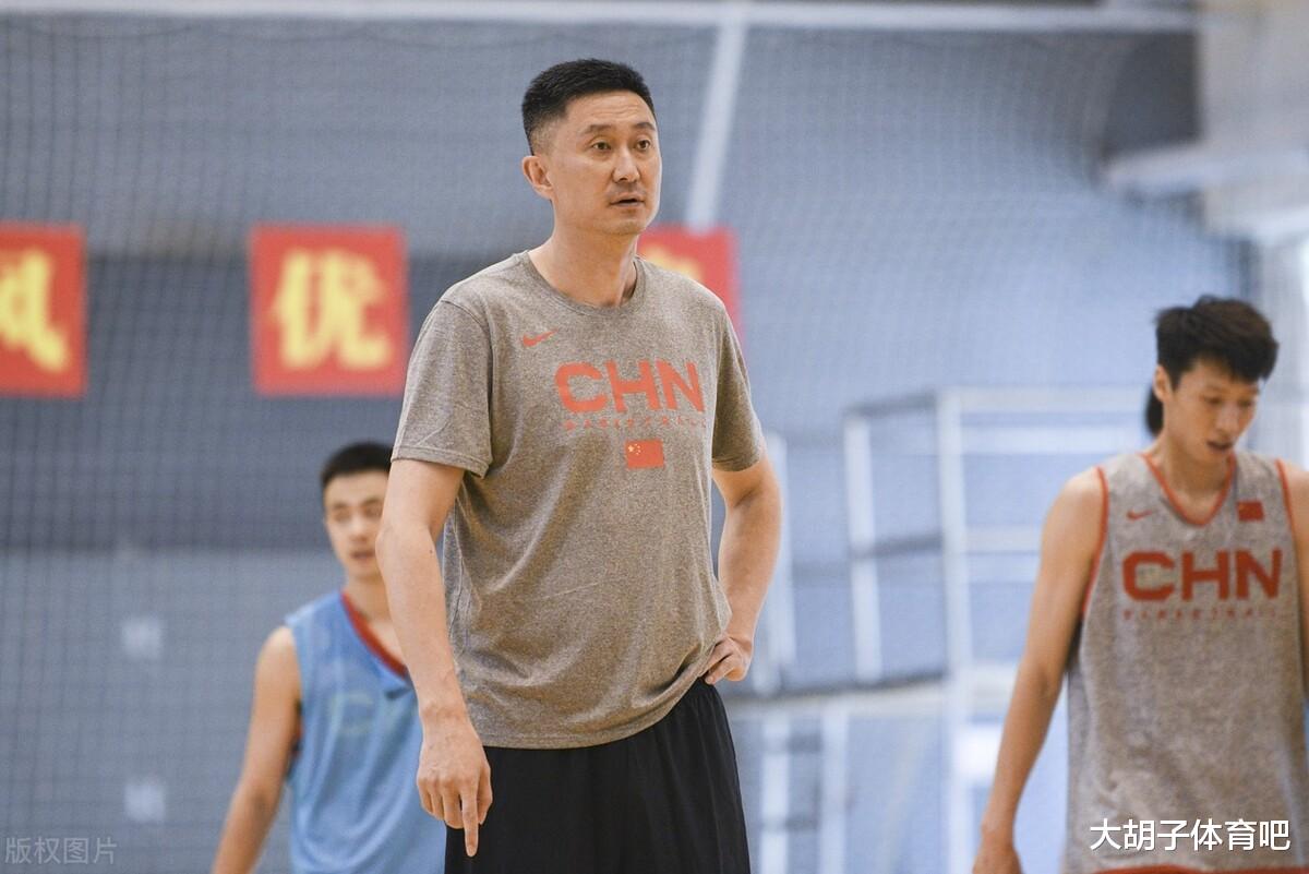 易建联|大反转!易建联留队又出意外,杜峰或改变主意,男篮一哥没机会了
