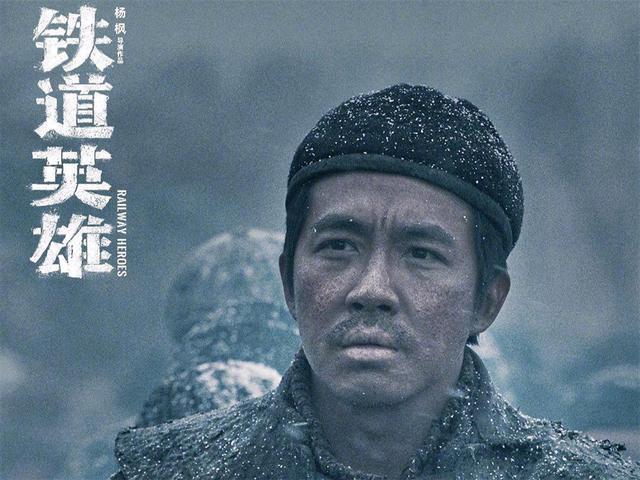 长津湖|差4000万登顶，《长津湖》迎来同类型强劲对手，第一名越来越悬了