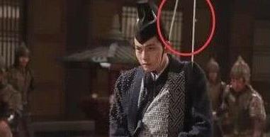 穿帮镜头|“无脑”穿帮镜头，导演你是不是觉得我们是傻子？