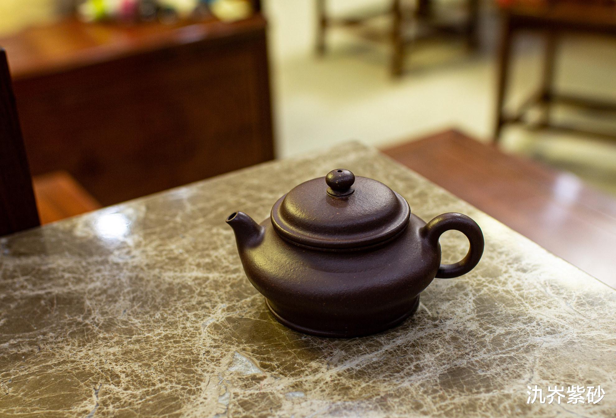 |如果你的紫砂壶盖上盖子，壶内隔夜不会干，那就肯定不是好泥料！