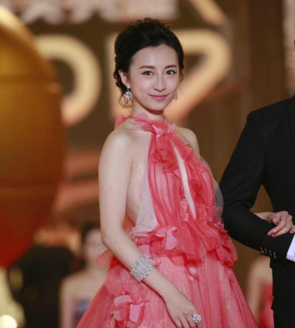 TVB|从TVB《东张西望》出来的主持人，有的还转到戏剧部被重点培养