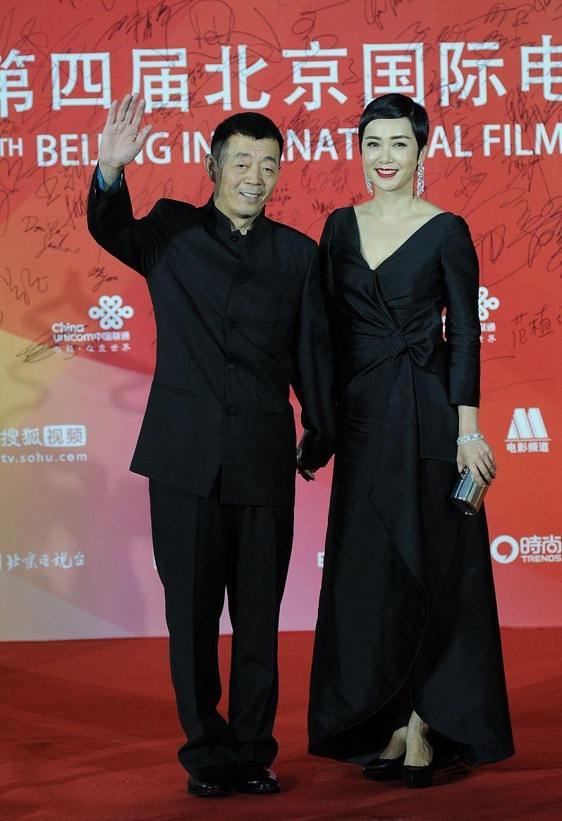 白小白的衣橱|自然美的女人真绝，蒋雯丽大笑也不崩颜值，同框那英感情挺好的