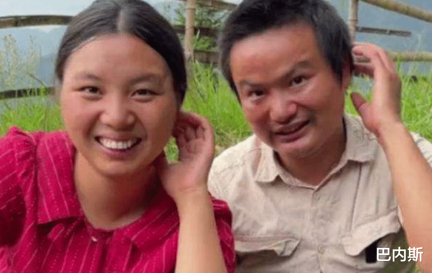 |小春花去孕检弟弟意外出镜，戴着眼镜很斯文，干干净净不干农活