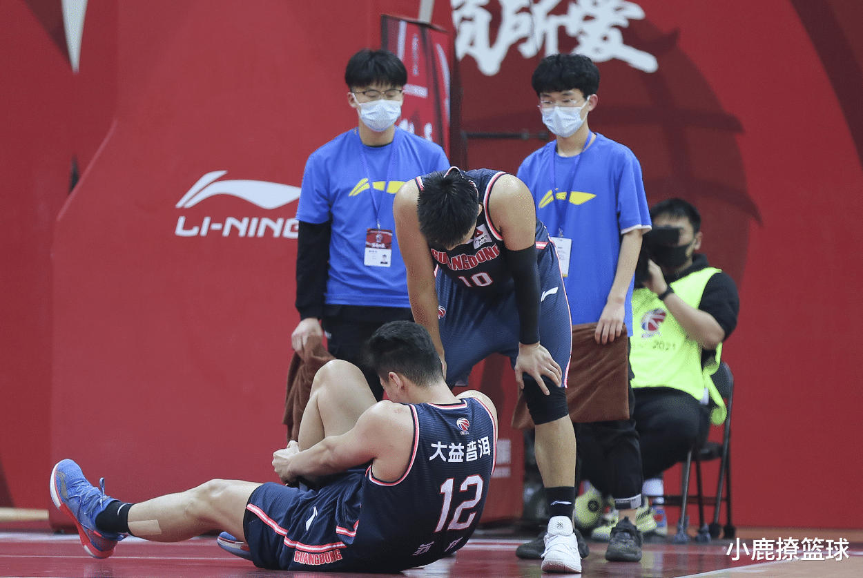 广东男篮|广东宏远名将遭遇重伤！第二阶段报销，杜锋如何应对？
