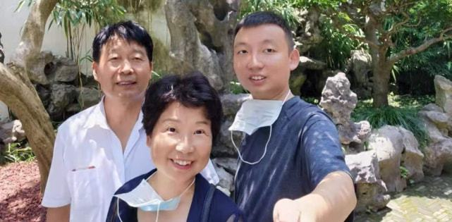 熊磊还是霸占着许敏的房子,她和杜新枝在一起,真的是狼狈为奸!