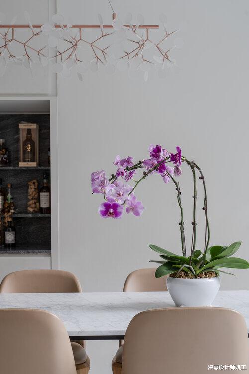 这是我见过最雅致的两居室，107㎡散发着原木的清香，令人着迷！