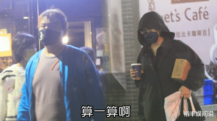 聚餐|53岁伍佰携妻子外出聚餐，并肩而坐十分甜蜜，结婚18年仍恩爱如初