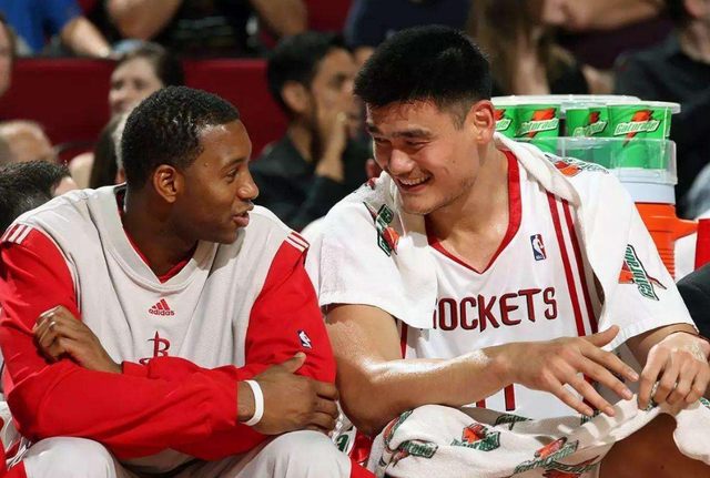 姚明|麥迪都入選名人堂了，為何姚明能在火箭退役球衣，而麥迪卻不行？