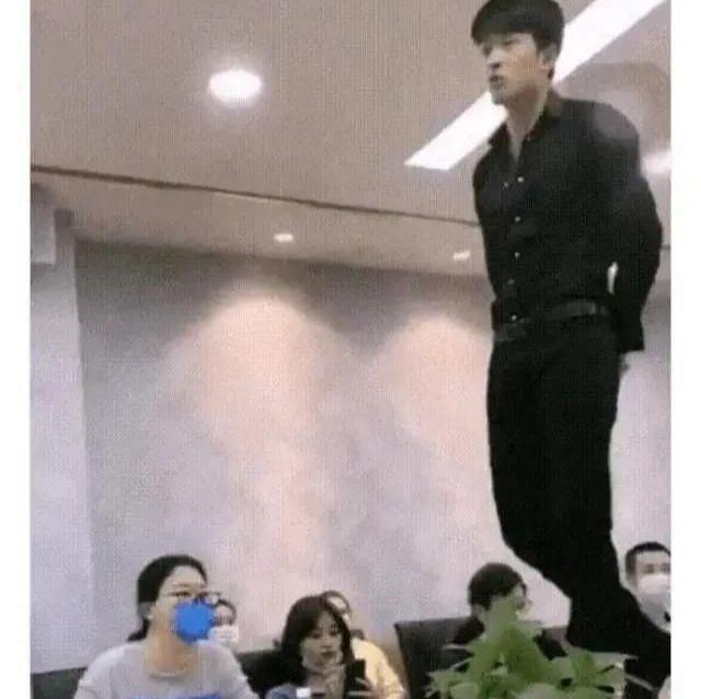 带货|辛巴这次真完了，嚣张跋扈、狂妄自负，终究是搬起石头打自己的脚